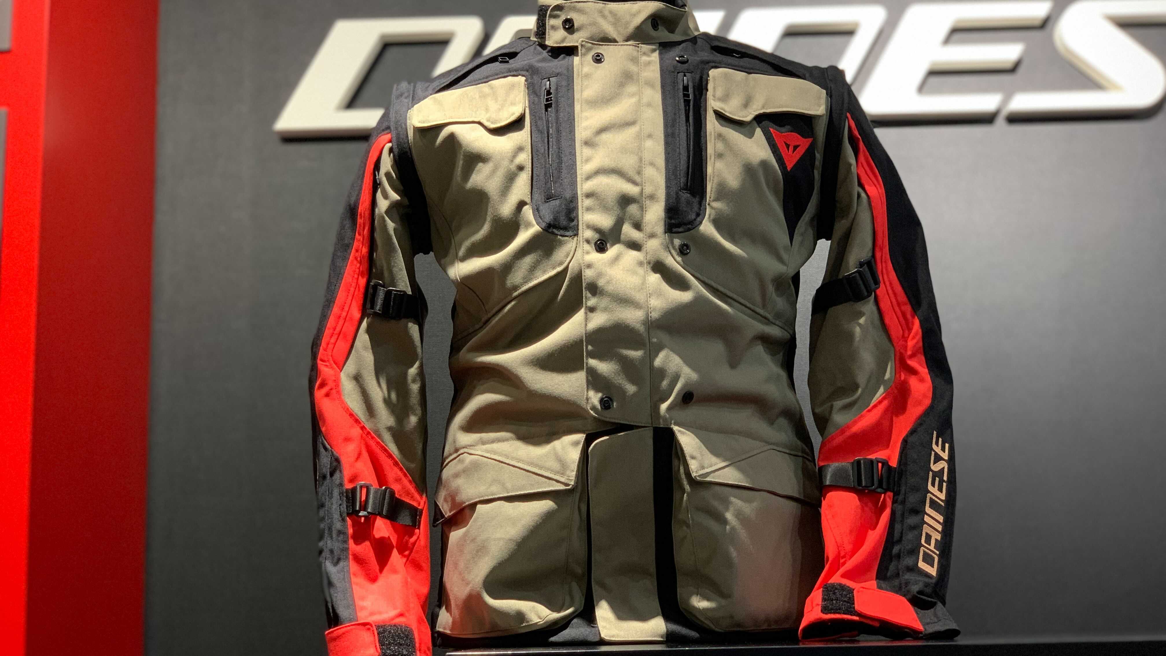 今までに無い装備を持った、これからのシーズン活躍する新作ジャケット