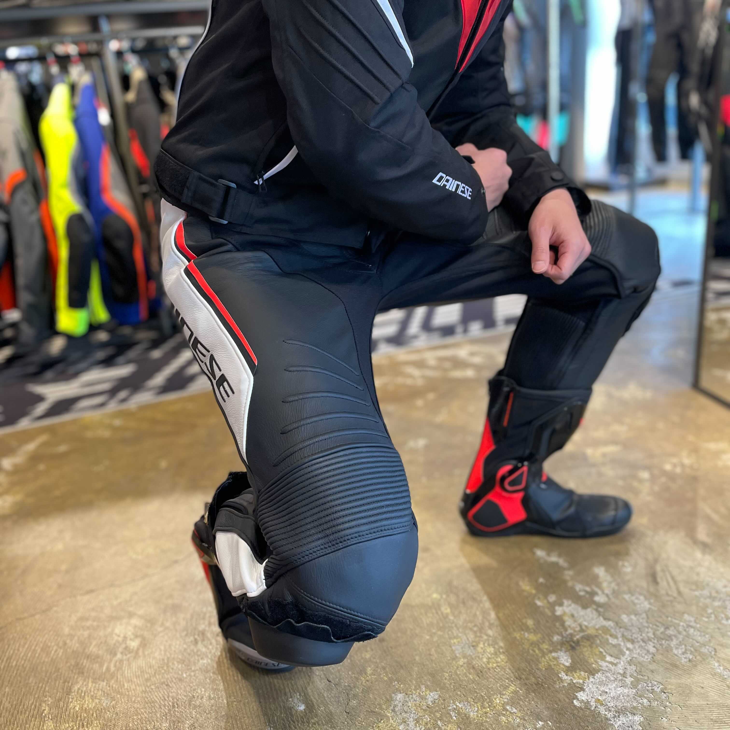 今一番お勧めなレザーパンツをご紹介致します！