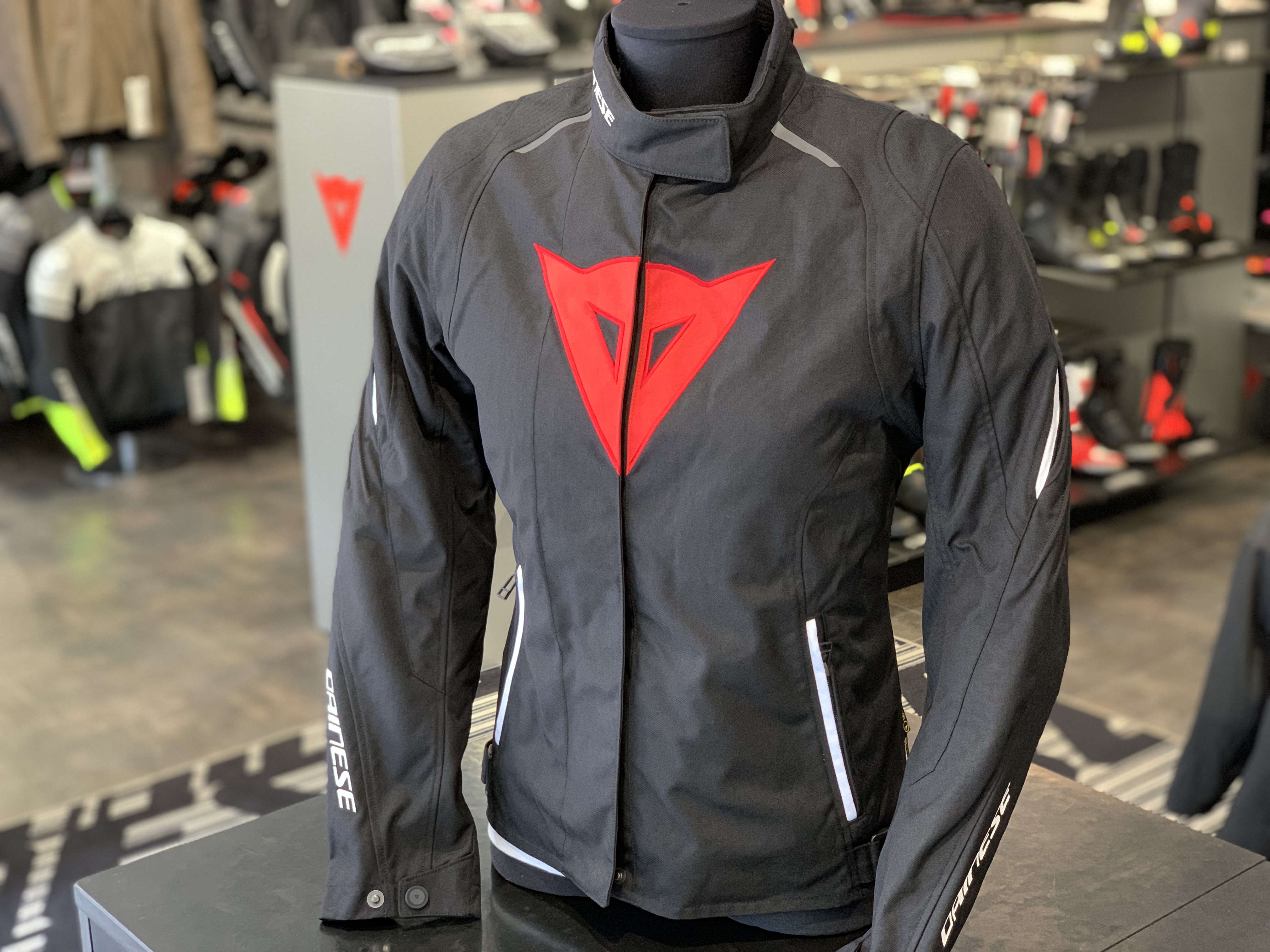 高い保温性を持つ女性ライダーにおすすめの秋冬ジャケットのご紹介