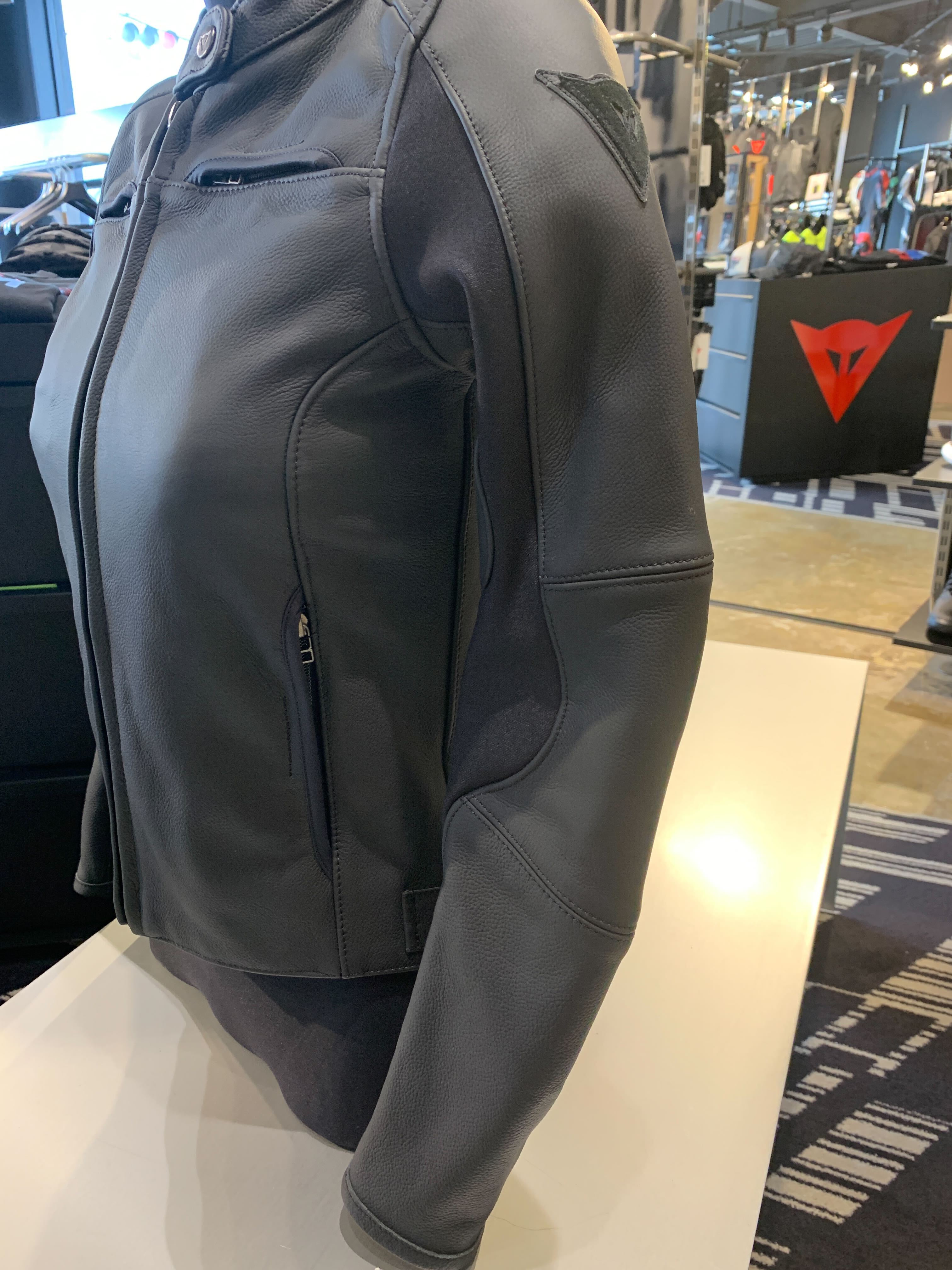 爽秋にむけてジャケットを新調しませんか？～レディースモデル～