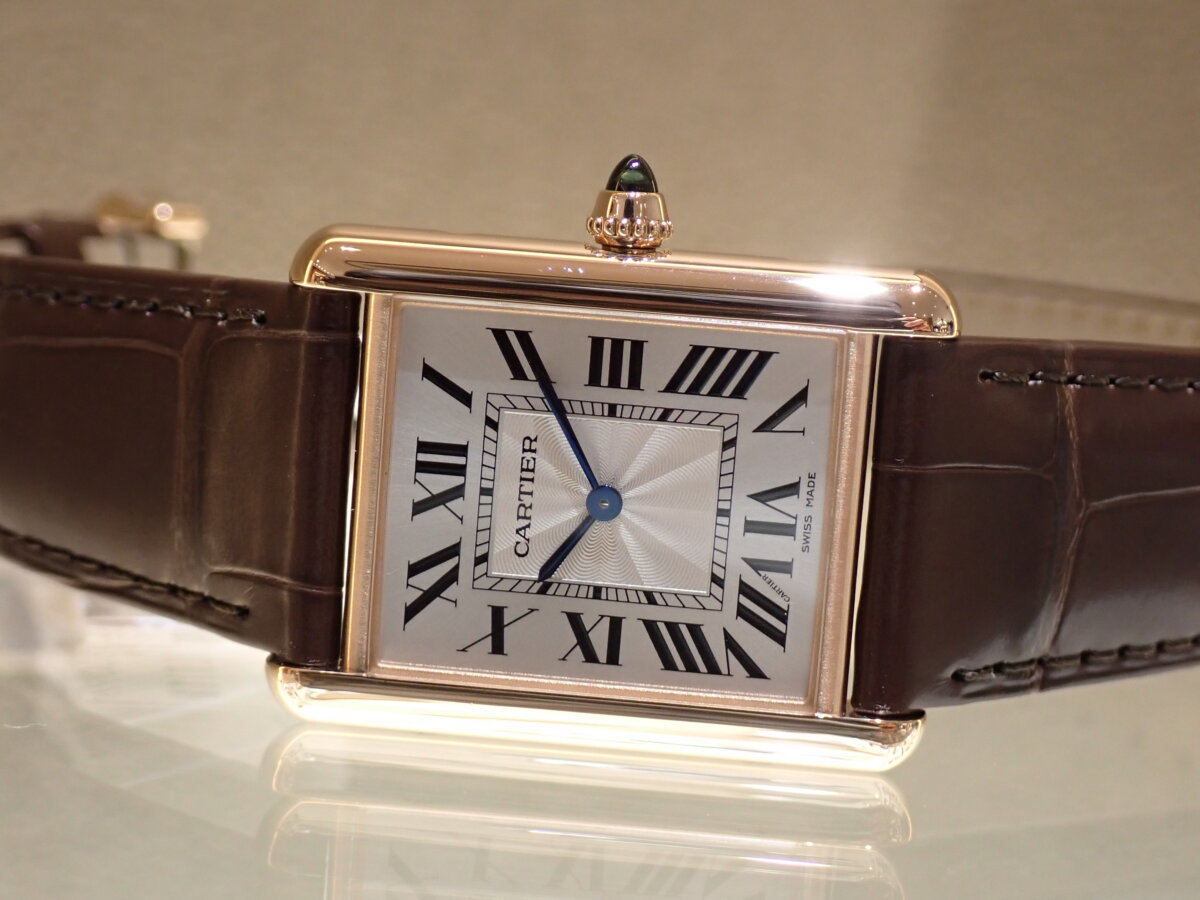 カルティエ創業者の名前を冠したモデル「タンクLC（ルイ・カルティエ