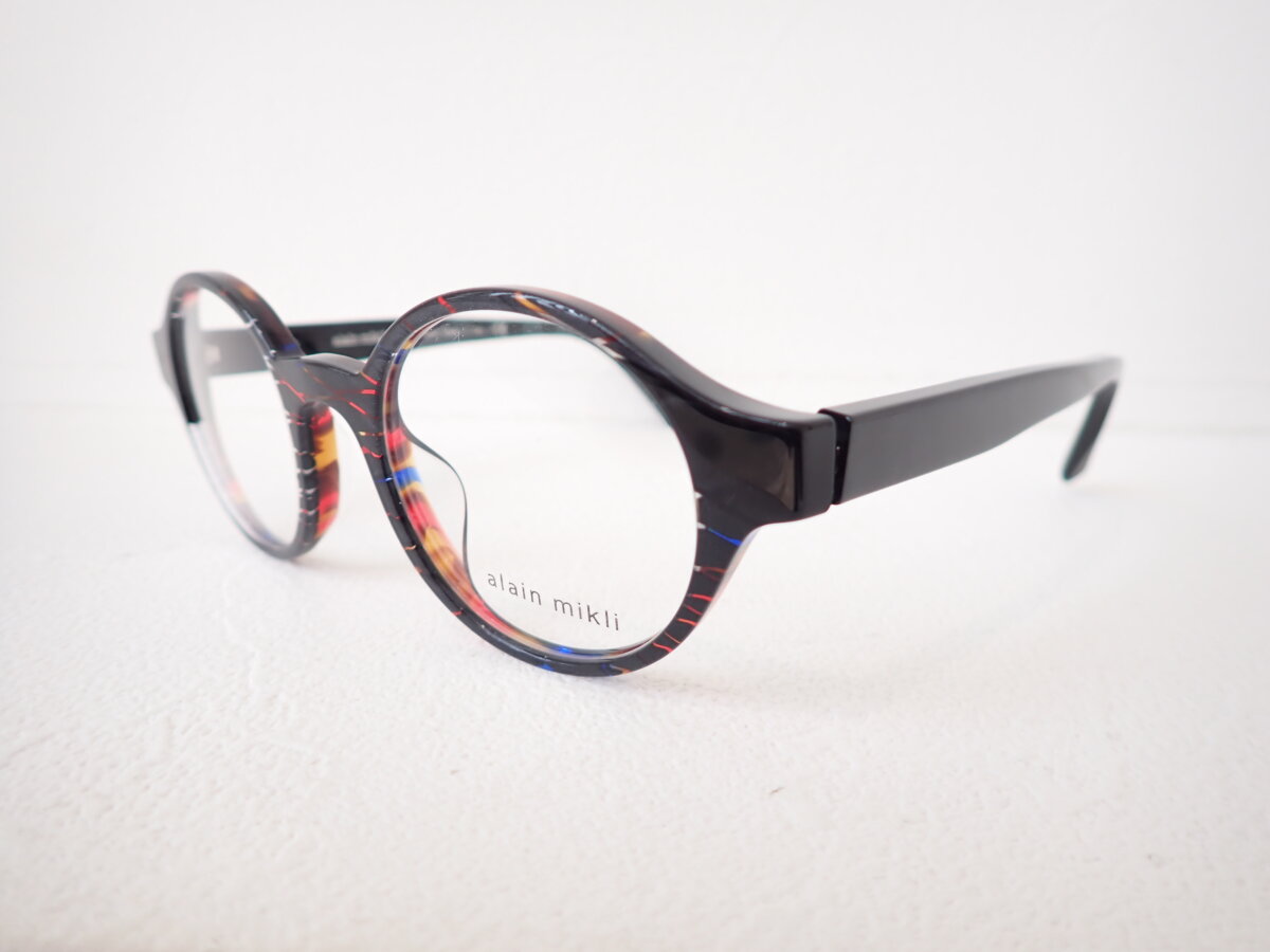 alain mikli(アランミクリ）の中では普段使いしやすい、奥行きのある