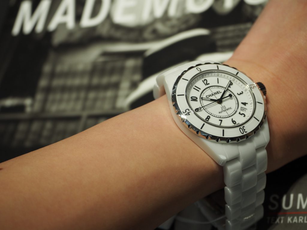 CHANELっていうだけでかわいい♪J12 ホワイト セラミック ｜ oomiya