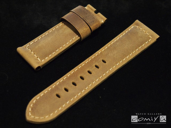 本日のパネライストラップはアッソルタメンテ(アンティークカーフ