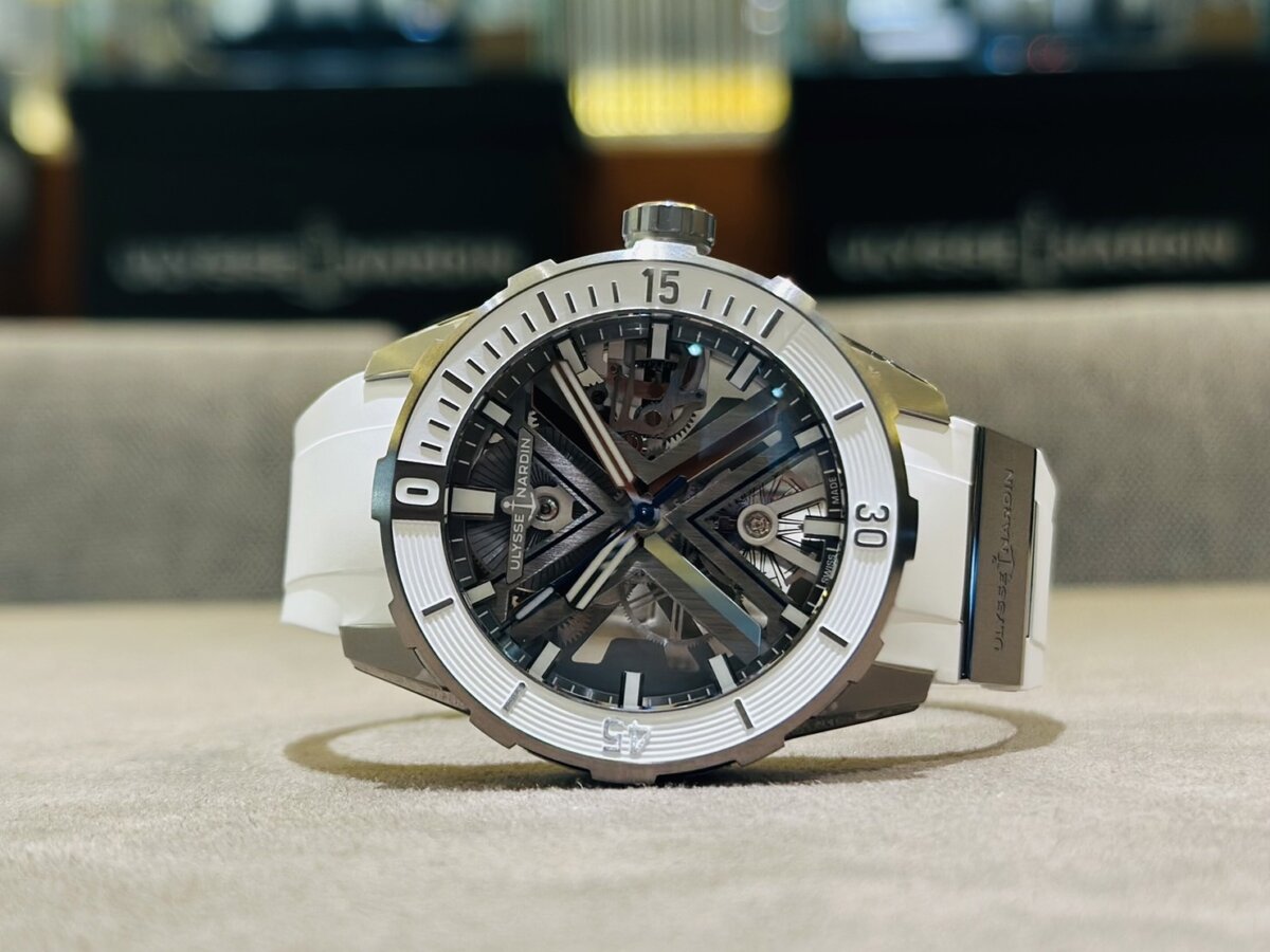 ユリス・ナルダン】爽やかなホワイトカラーを取り入れた「ダイバー X