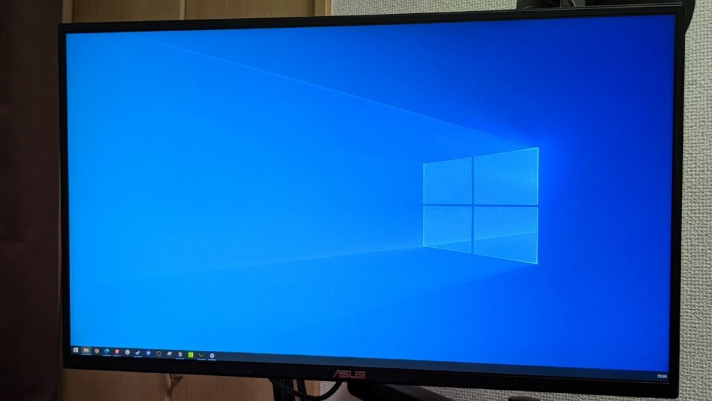 ゲーミングモニターASUS VG258QRをモニタアームに設置。PCスペックが