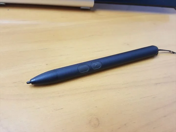 Core i5搭載、富士通のタブレットSTYLISTIC Q702/Gのスタイラスペンを