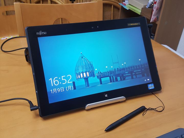 Core i5搭載、富士通のタブレットSTYLISTIC Q702/Gのスタイラスペンを