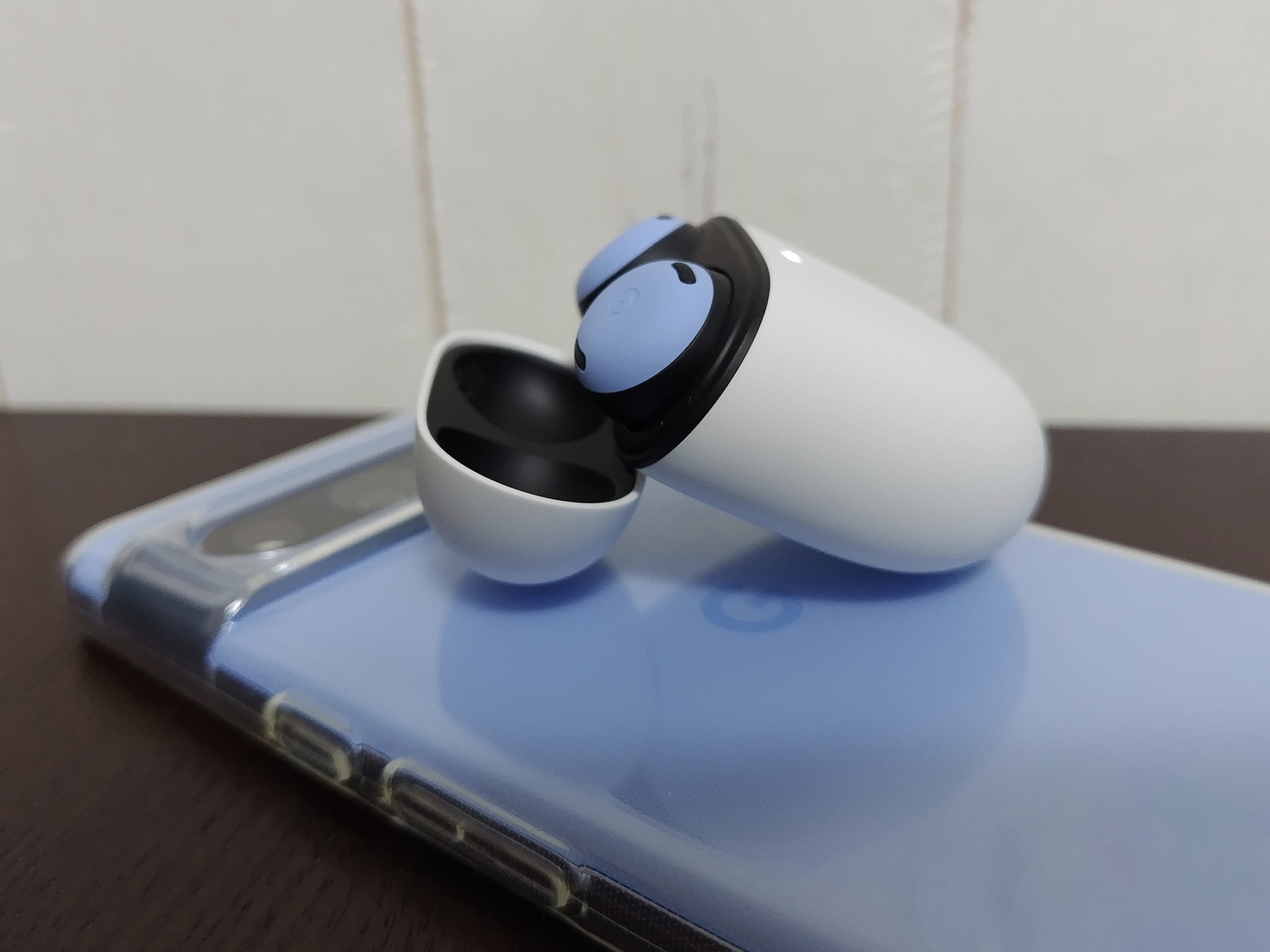 Google Pixel Buds Proの新色「Bay」をチェック | ぴけっとガジェット