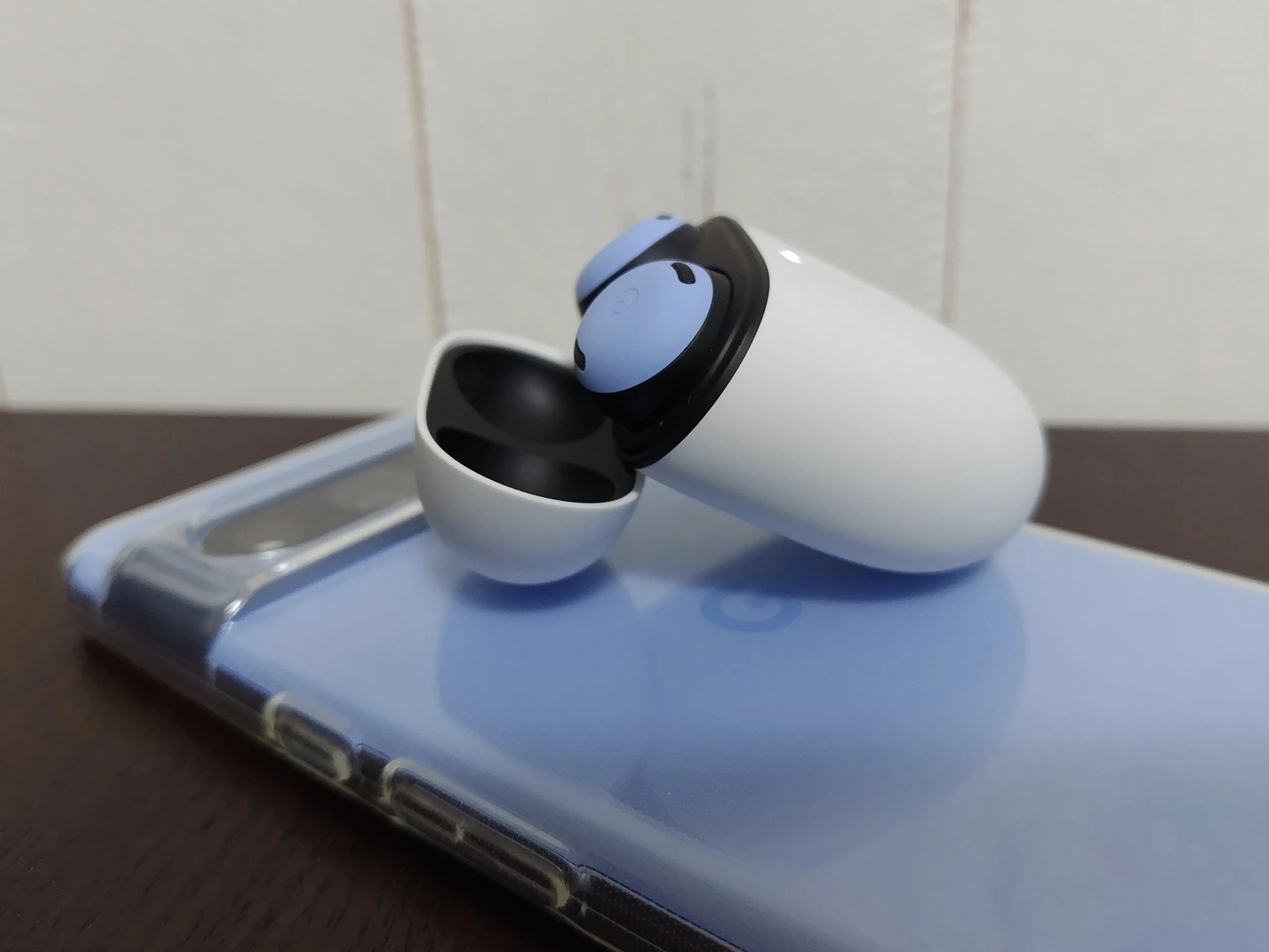 Google Pixel Buds Proの新色「Bay」をチェック | ぴけっとガジェット