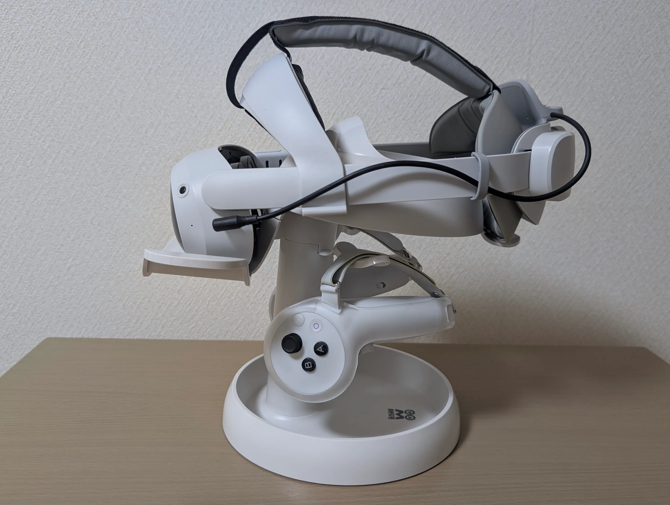 QuestやPICOなどに幅広く対応、「AMVR UNIVERSAL VR STAND」レビュー
