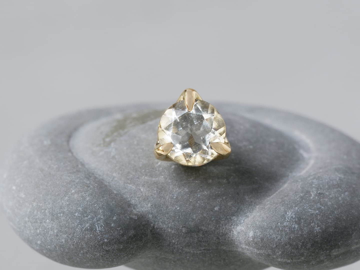 Libyan glass round single pierce /リビアングラス | Hariqua