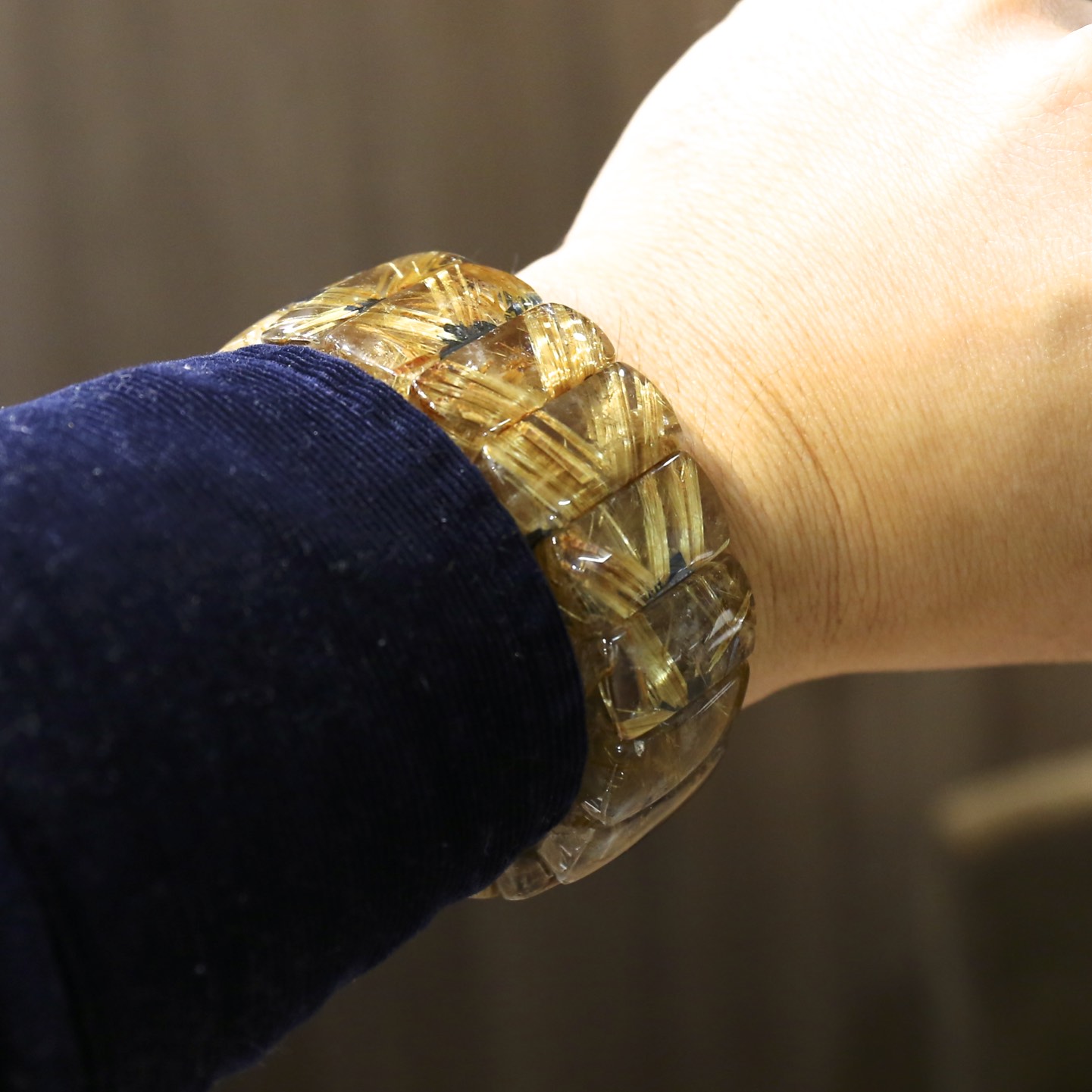 太陽放射ルチルクォーツ 〜 地に根を張って力強く着実に成長する