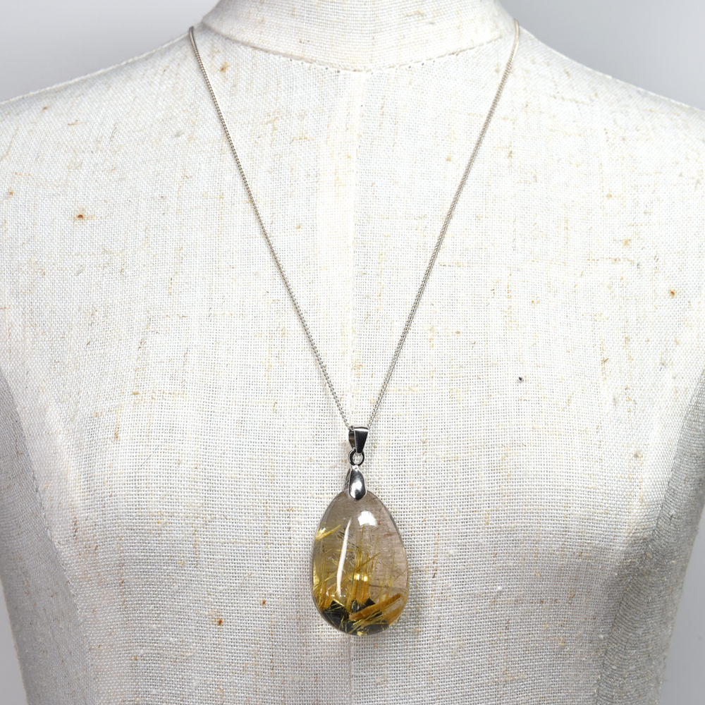 放射ルチルクォーツペンダントトップ〜胸元で輝く小さな太陽