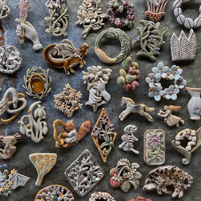 Siesta Blog | 1日を輝かせてくれる、小菅幸子さんのブローチ。