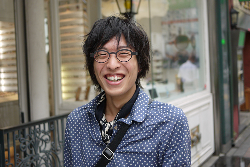 笑顔が弾けるメガネ 