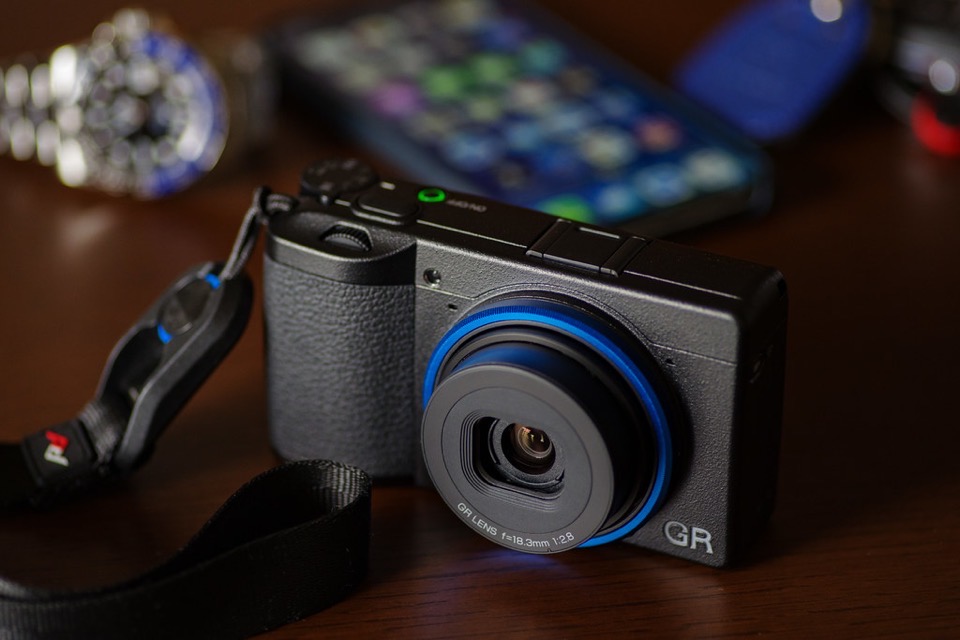 RICOH GR3に赤いリングキャップを付けてドレスアップする – 酔人日月抄外伝