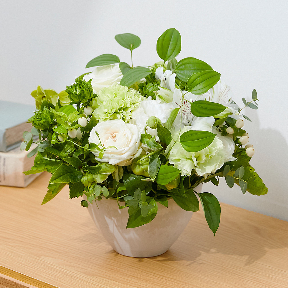 花瓶不要】白と緑の季節のお花アレンジメント | お花のギフト通販