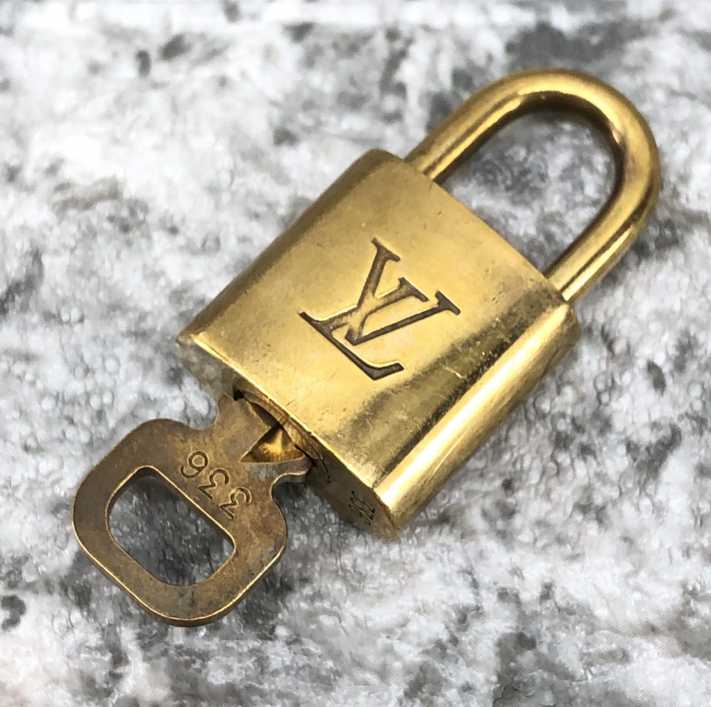 ルイヴィトンのパドロック(カデナ・南京錠)の高価買取なら | 質屋かん