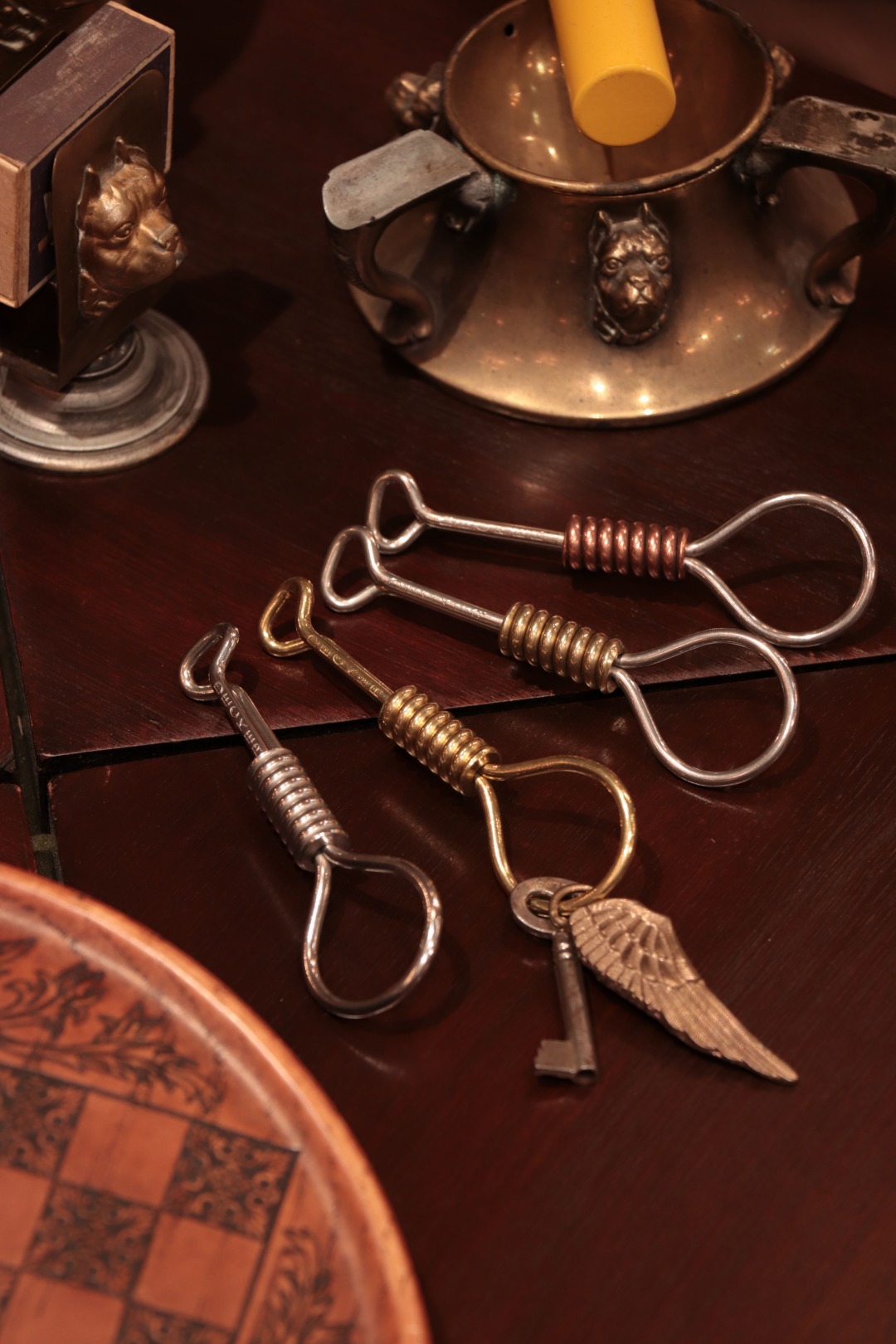 BLACK SIGN Main Lodge / 