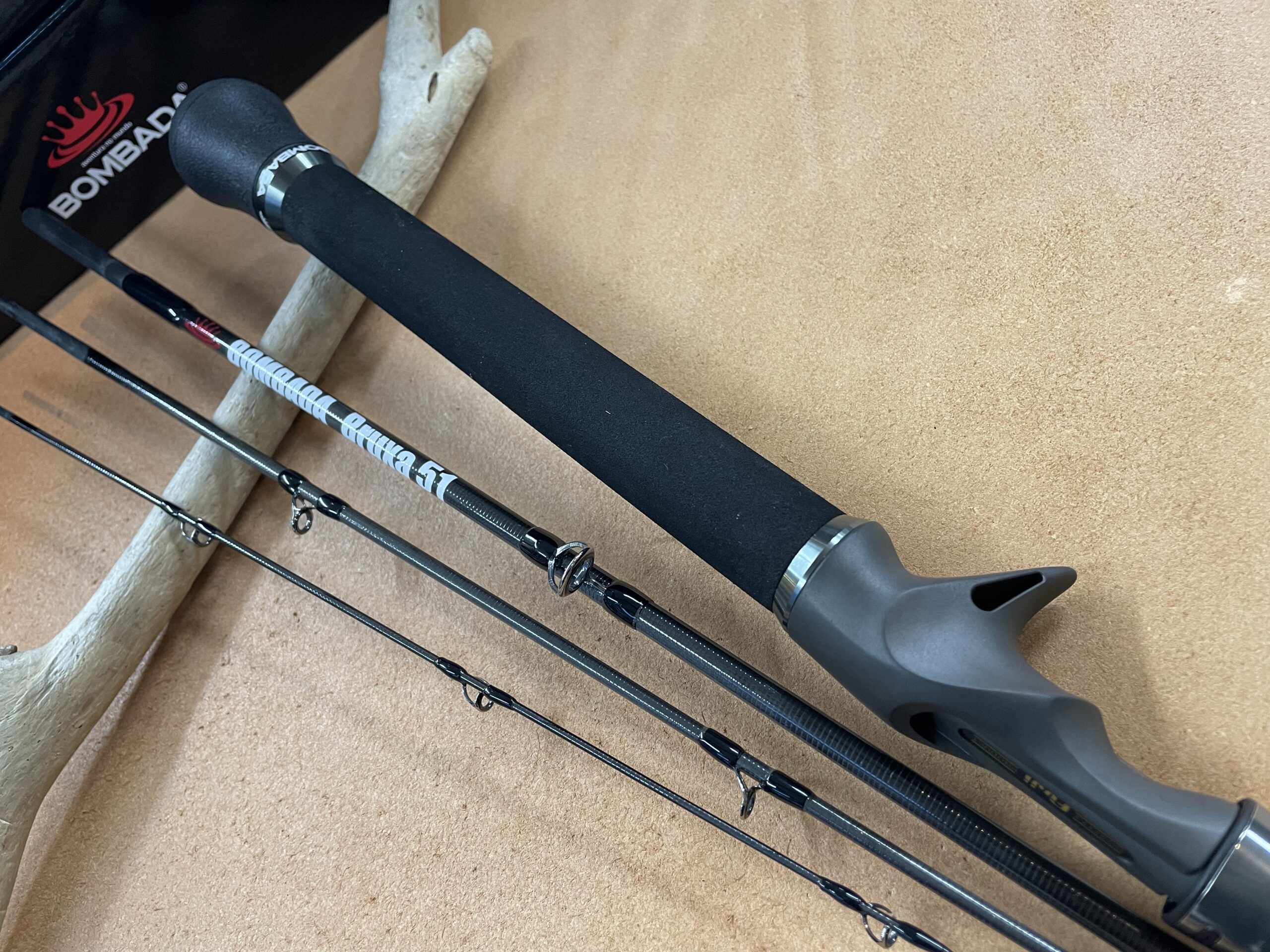 銘刀］ボンバダ 最新パックロッド【Bruxa 51】&【Ladrao 52】入荷