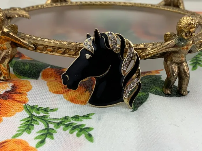 フランス 70s ブローチ 黒い馬 ヴィンテージ | Blue Swallow Vintage