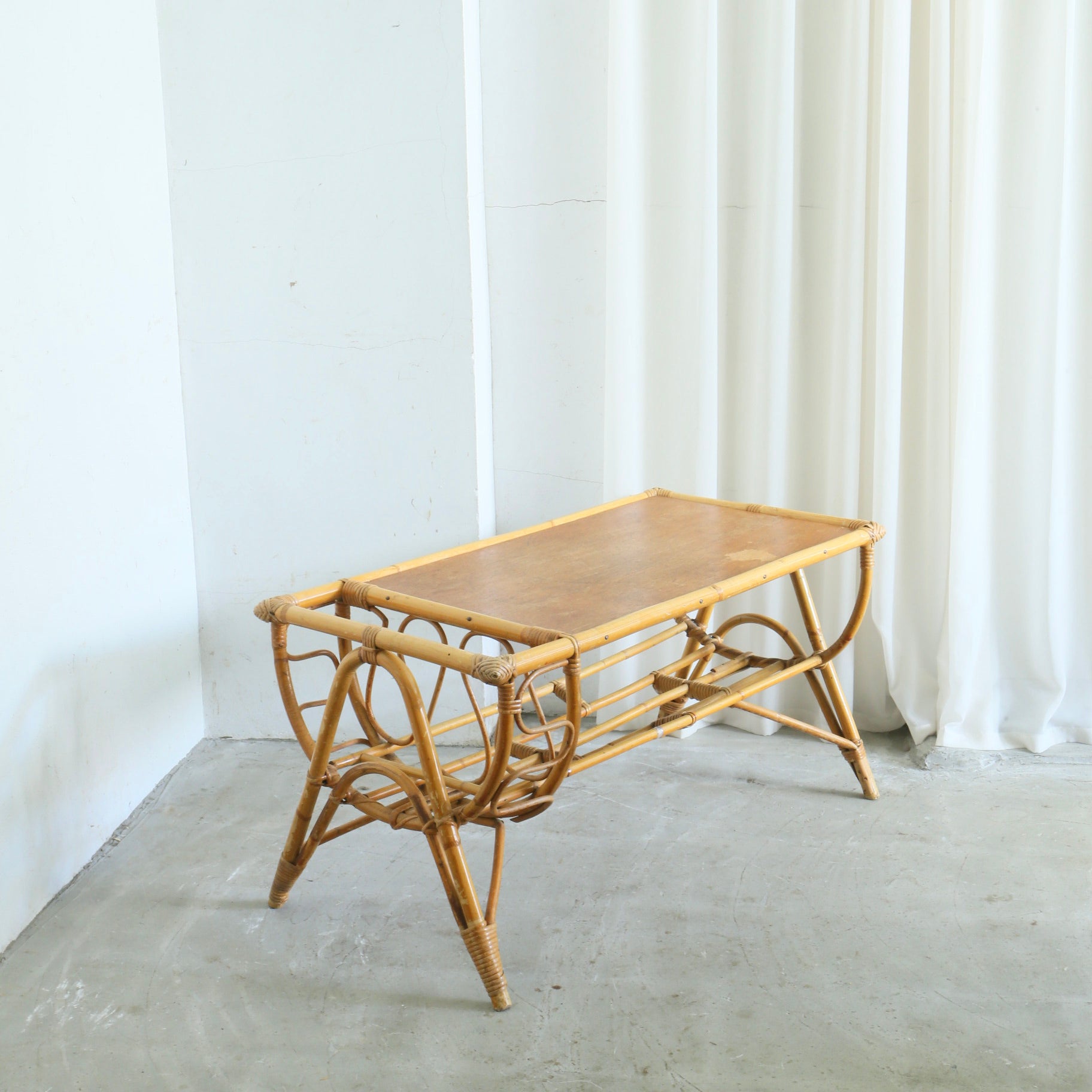 ヴィンテージラタンサイドテーブル202505055 – BROCANTE