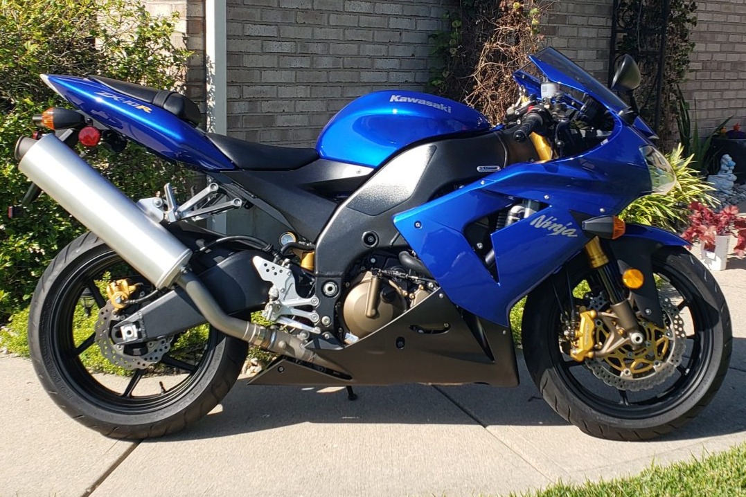 No Reserve: 1,800-Mile 2004 Kawasaki ZX-10R for sale on BaT