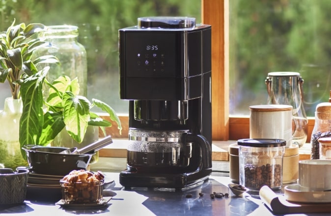 コーン式ミル付き全自動コーヒーメーカー | 挽き、蒸らし、抽出 全てを