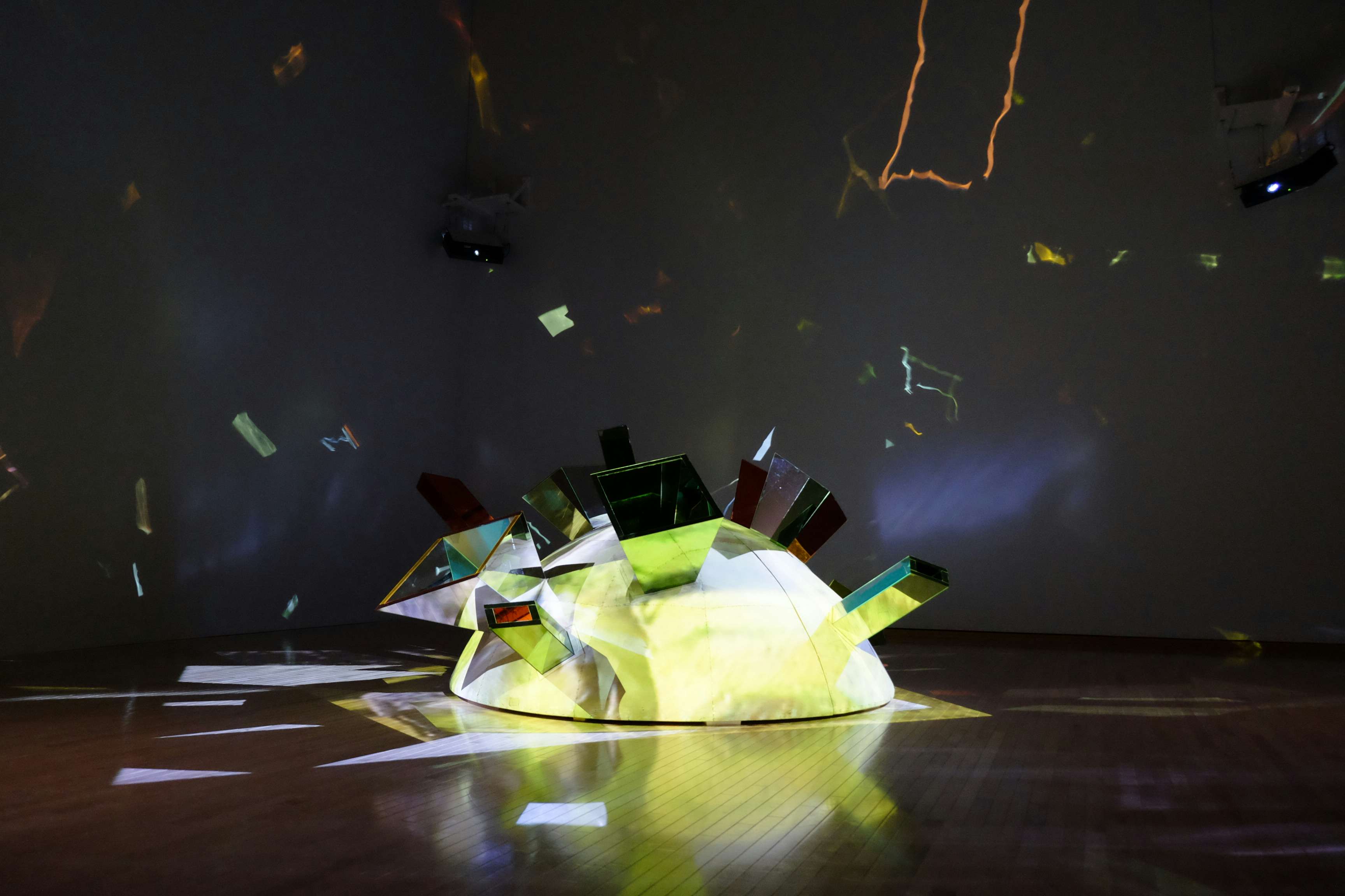 ヴィデオ彫刻」をつくりあげた日々の記録と記憶。「Viva Video! 久保田