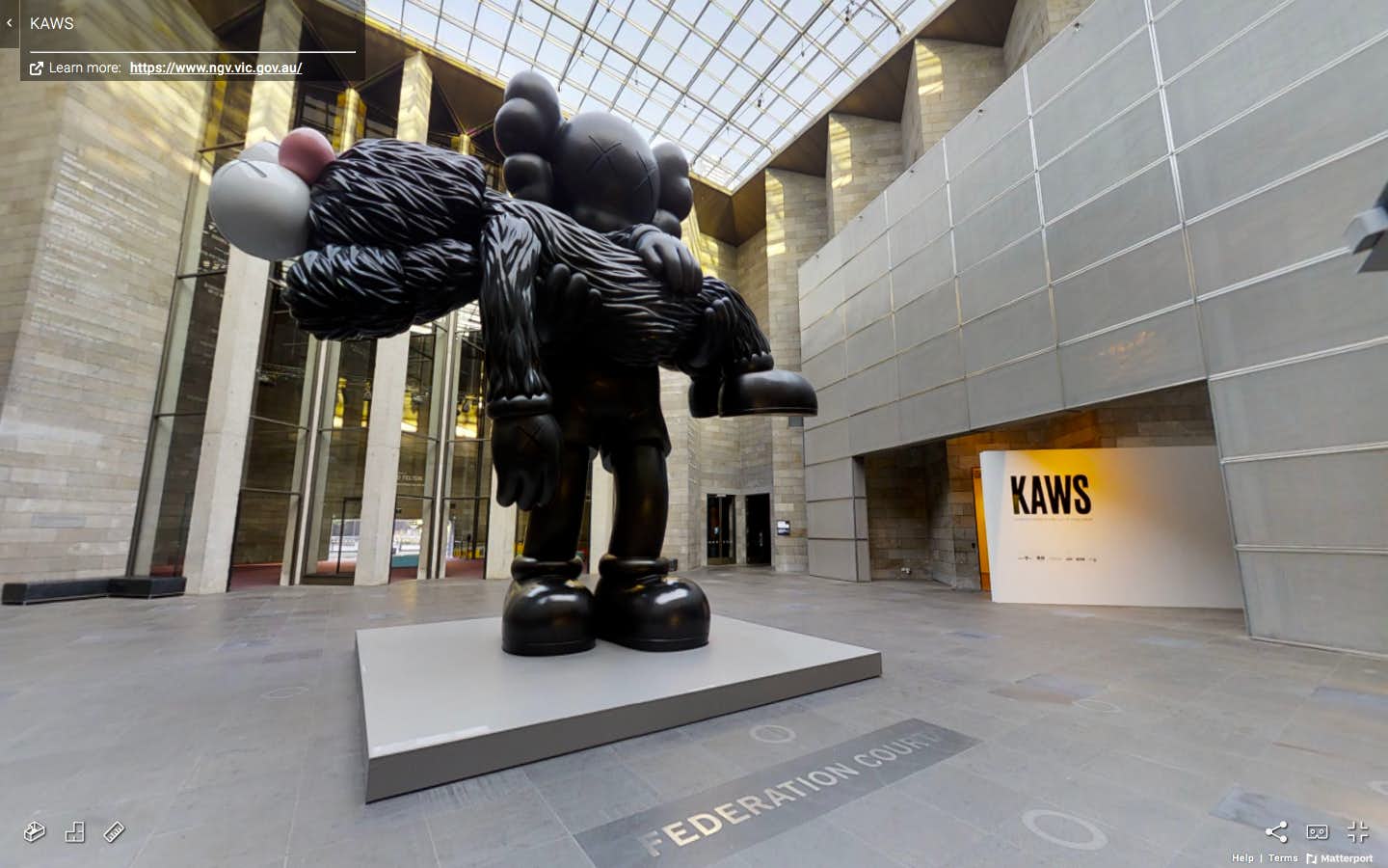 KAWSの個展や7万5000点のコレクションを自宅で楽しむ。ビクトリア国立