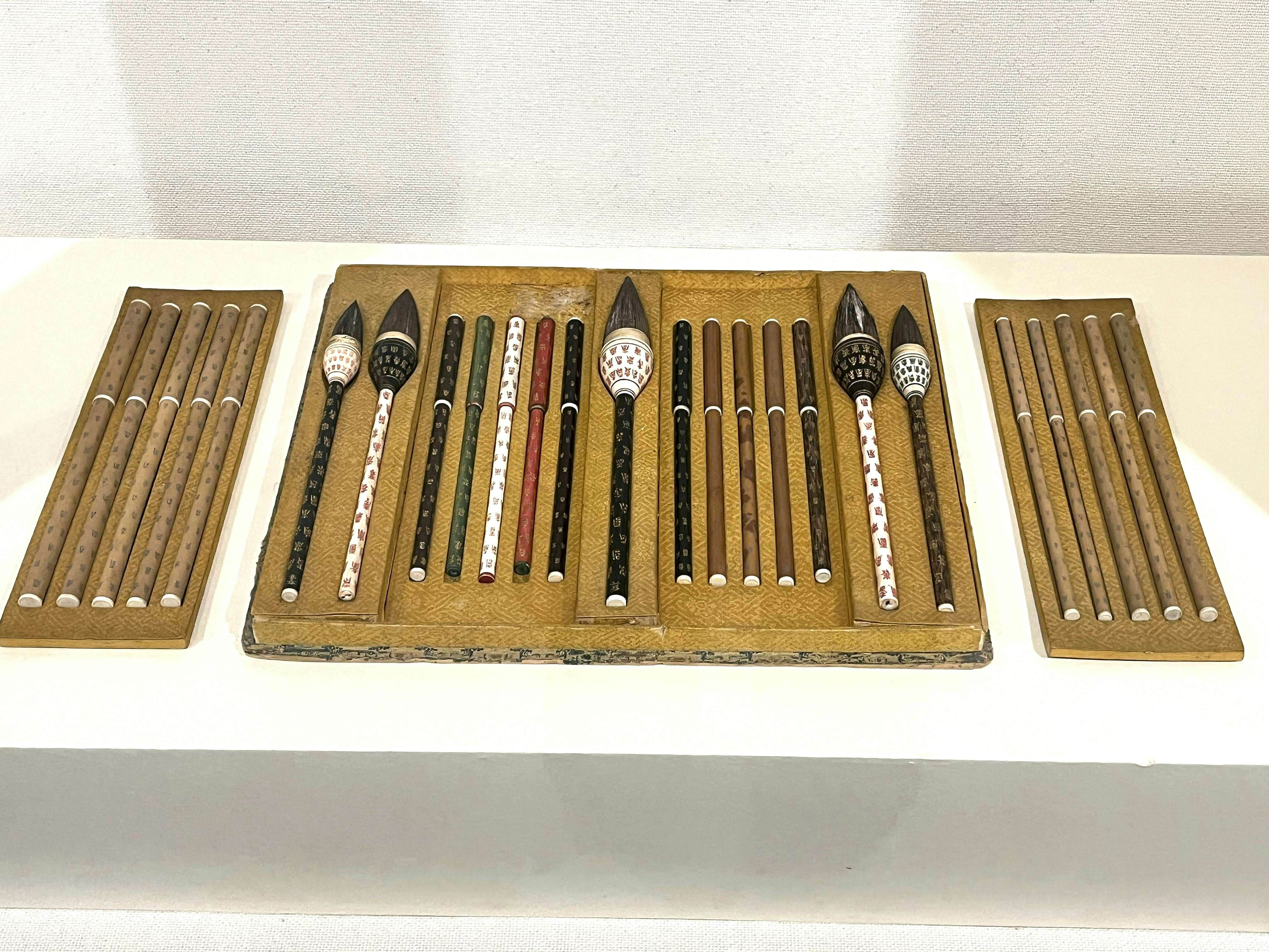 書斎を彩る名品たち 文房四宝の美」（永青文庫）開幕レポート。いまも