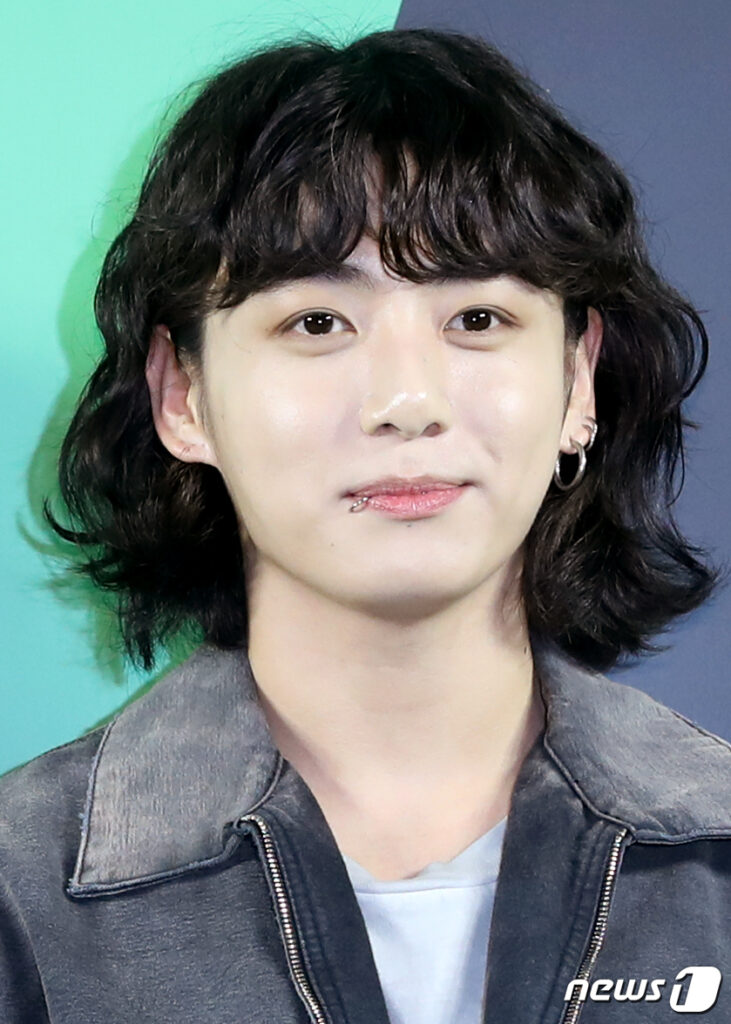 BTS ジョングクが映画「ドリーム」の試写会に出席！髪型が可愛すぎると