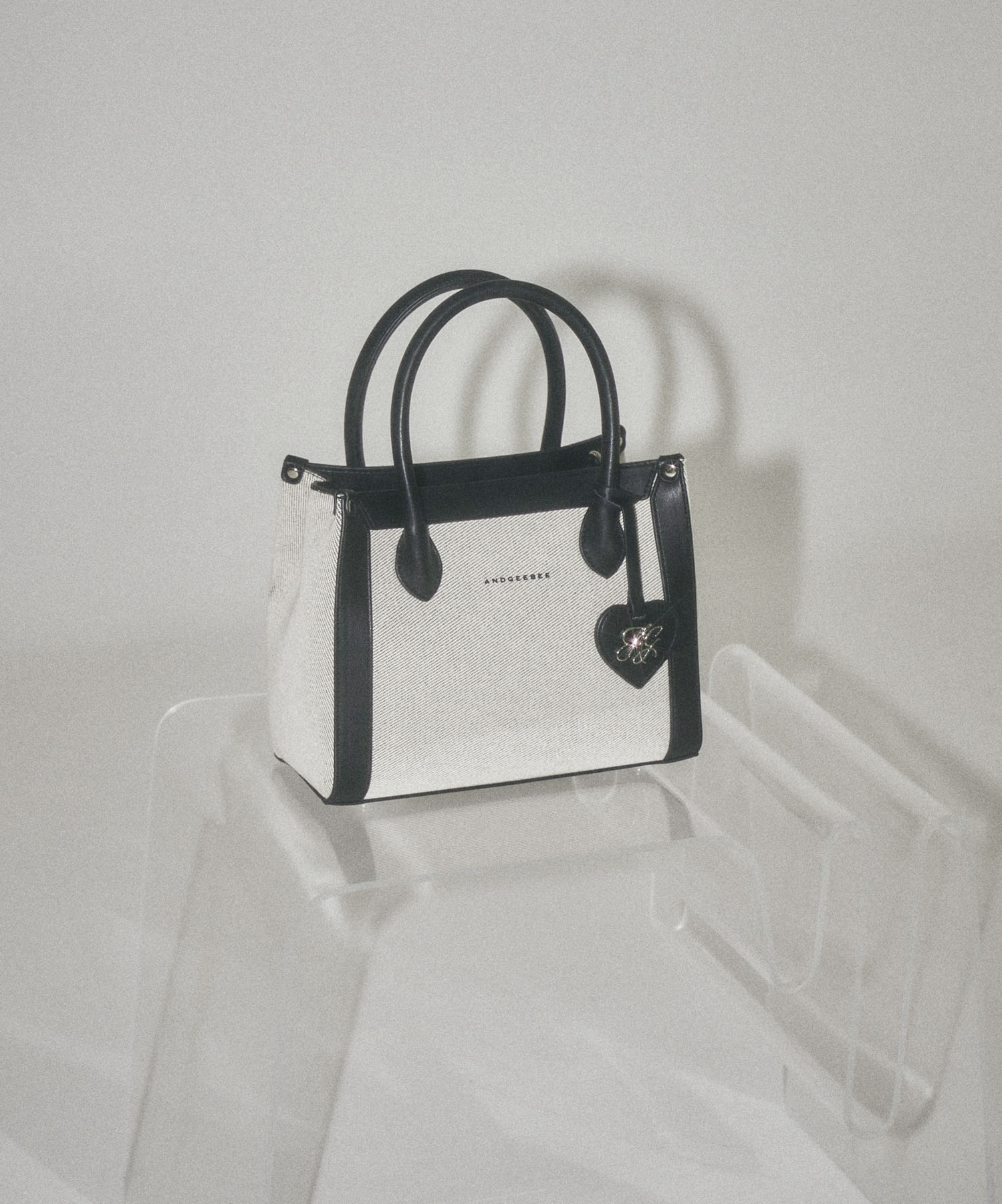 オックスロゴショルダーバッグ – BUNNY APARTMENT