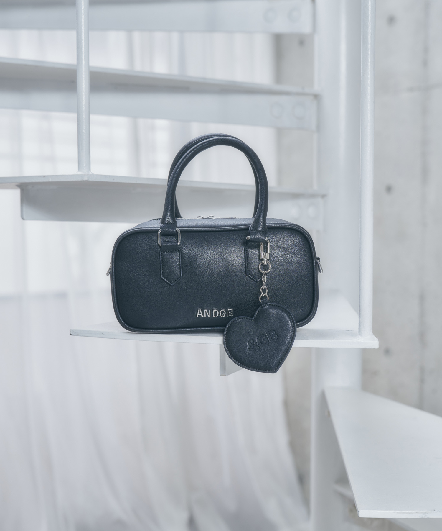 ハートミラー付きショルダーバッグ – BUNNY APARTMENT