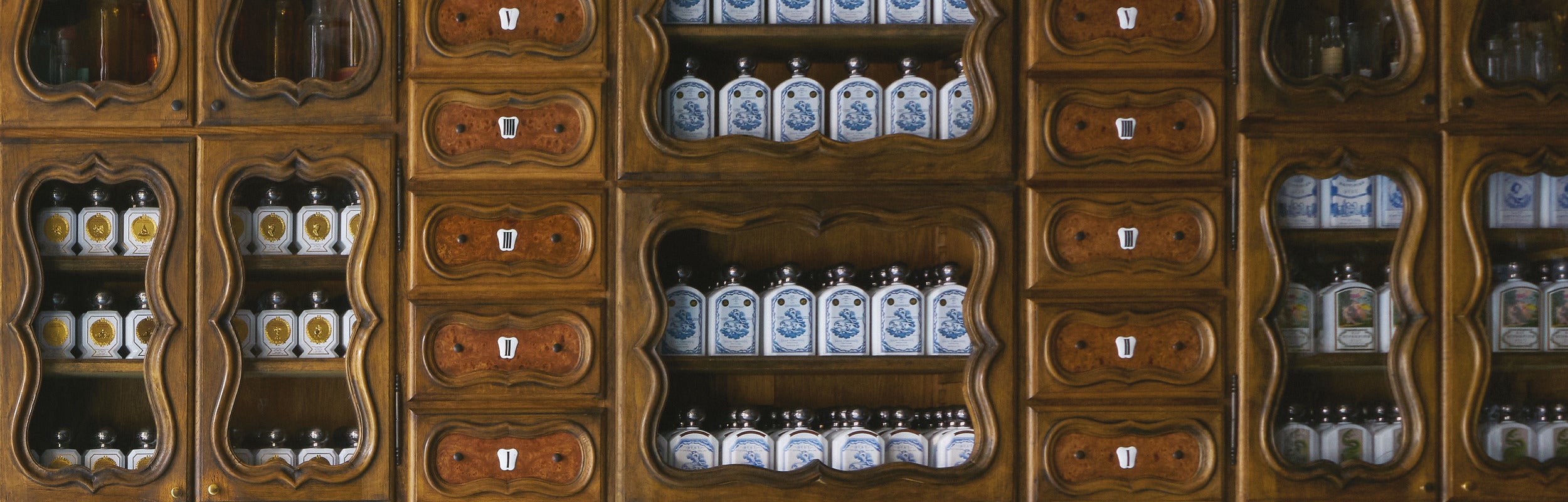 ラ・シゼーヌ・ユニヴェルセル – Officine Universelle Buly - Japan