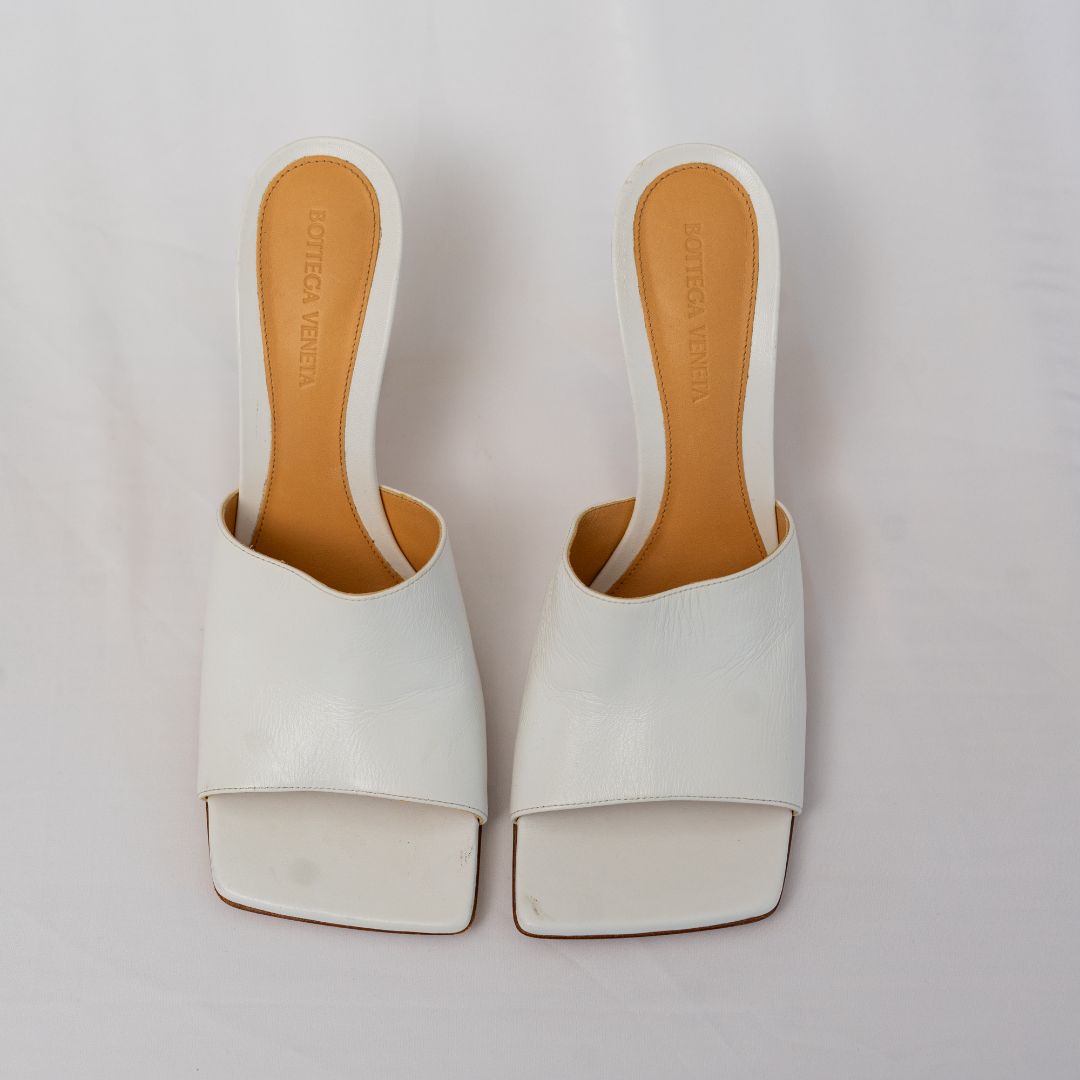 Bottega Veneta White Leather Square Toe Slide Sandals, 39 - BOPF
