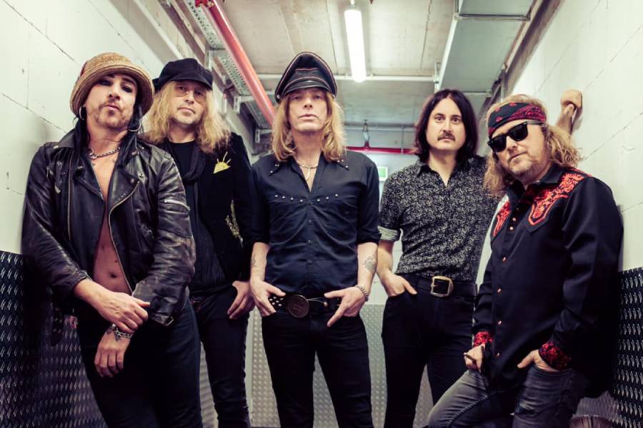 BURRN! 1月号ちょい読み】THE HELLACOPTERS──久々の来日で見せた勇姿