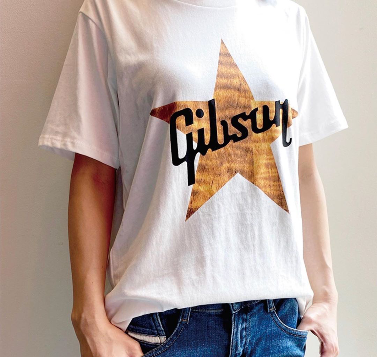 B'zファンクラブとGibsonのコラボTシャツなどオリジナルグッズの内容が
