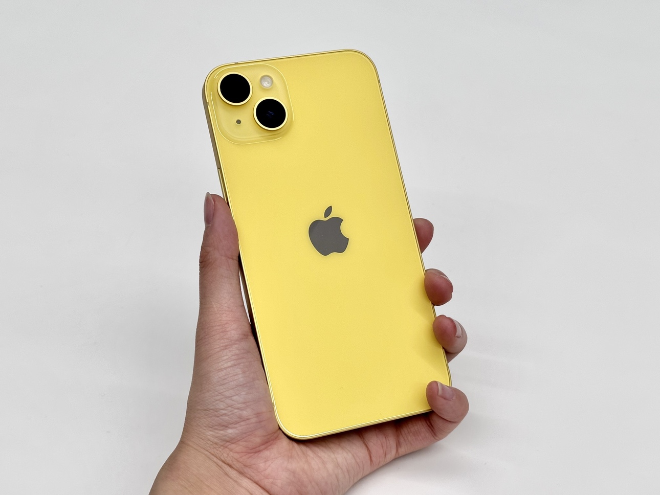 iPhone 14とiPhone 14 Plusに新色登場！｜C smart公式オンラインストア