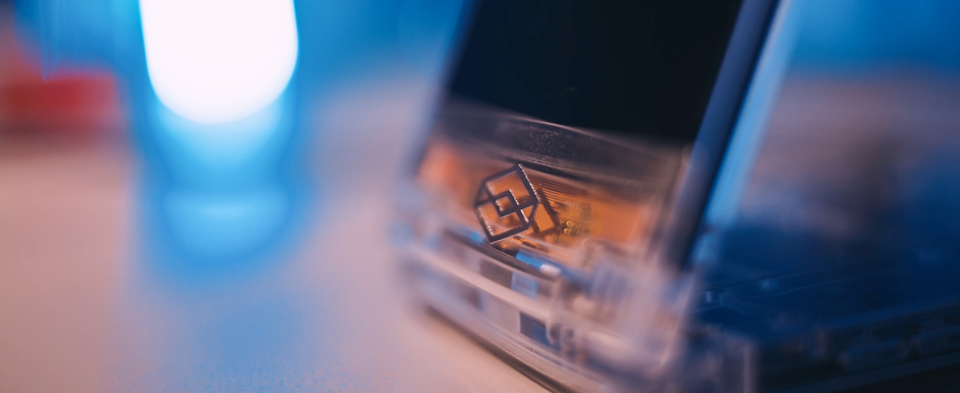 Looking Glass Go｜ポケットサイズの空間AIディスプレイ - ガジェット