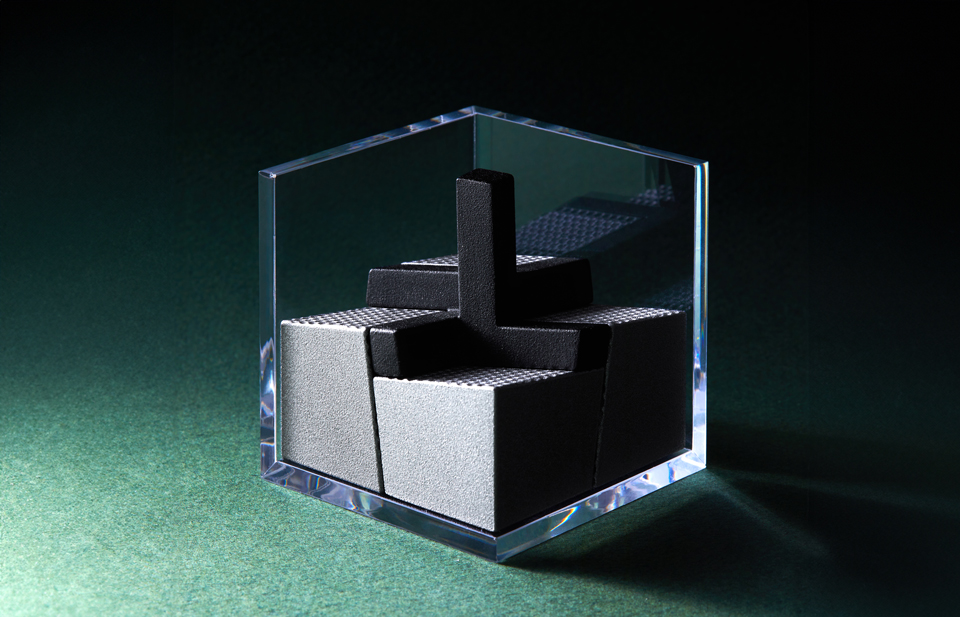 パズルマニアを虜にする！「美しく難解な金属製パズル」最新作のご紹介