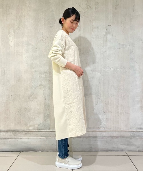 BEARDSLEY（ビアズリー）の「フロントネル刺繍ニットワンピース