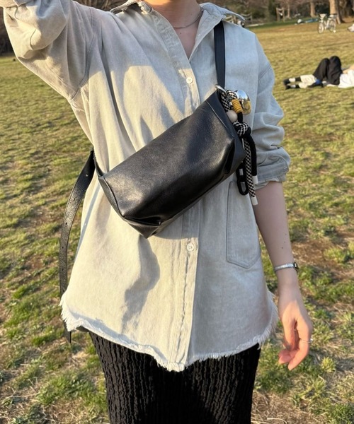 ear PAPILLONNER（イアパピヨネ）の「《本革/220g》ボックスショルダー