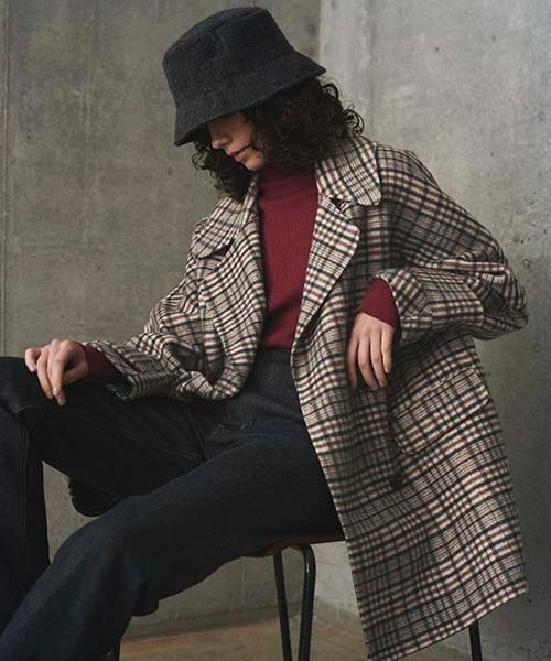 Mila Owen（ミラオーウェン）の「フラップポケットハーフ丈コクーン接