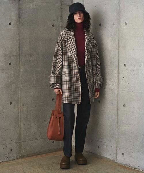 Mila Owen（ミラオーウェン）の「フラップポケットハーフ丈コクーン接