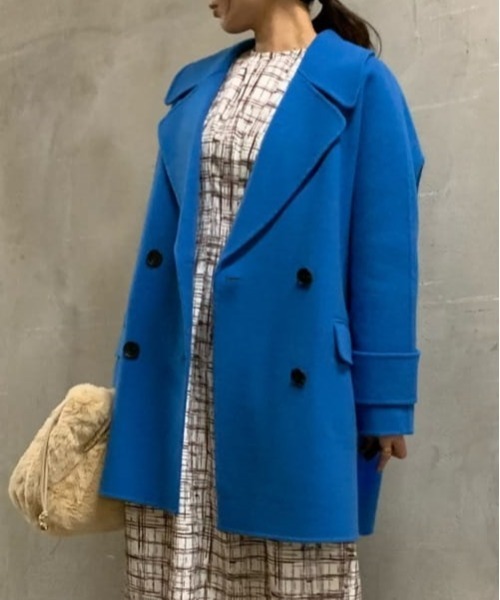 Mila Owen（ミラオーウェン）の「フラップポケットハーフ丈コクーン接