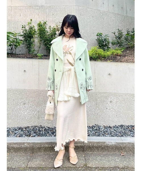 LILY BROWN（リリーブラウン）の「エンブロイダリーコクーンコート