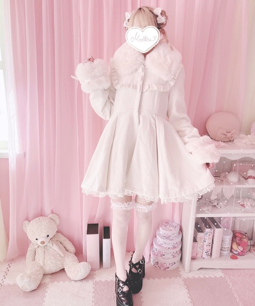 MA*RS（アメーバーマーズ）の「ハートボタン付きヨークロングコート