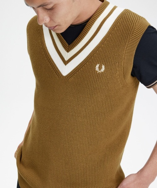 FRED PERRY（フレッドペリー）の「Striped Trim V-Neck Vest（ベスト